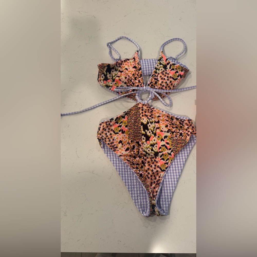 Majji  Reversible Women's Floral Cutout swimsuit - Picture 6 of 7